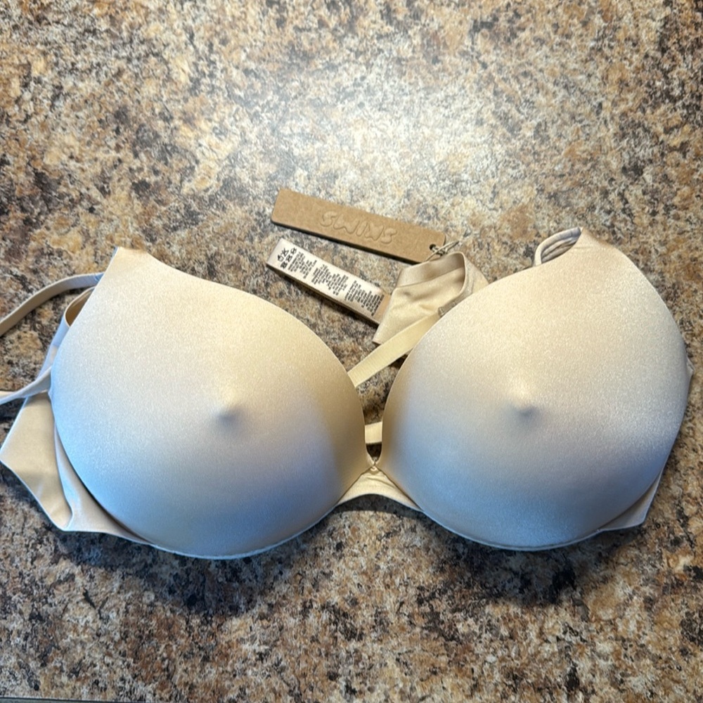 Skims ultimate push up bra. Color sand. 34c.